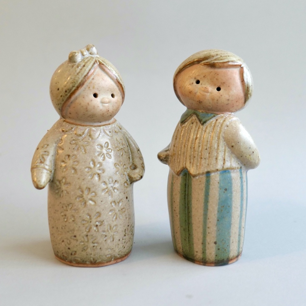 Vintage Salt Pepper Shakers Speckled Art Pottery Stoneware Clay Farm Folk